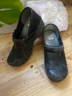 Dansko Black Leather Clogs - XP 2.0 Style